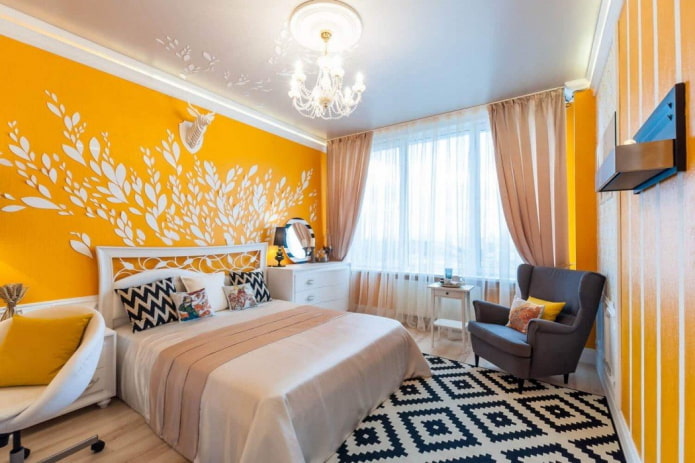 Tonos de amarillo en el interior del dormitorio
