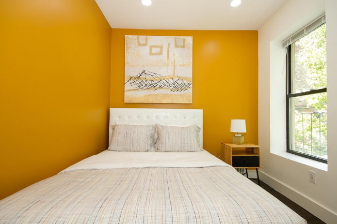 interior de dormitorio amarillo