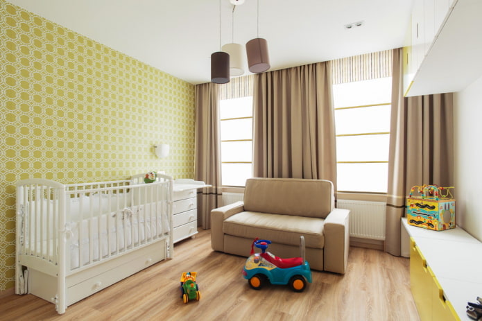 cortinas marrones con paredes amarillas