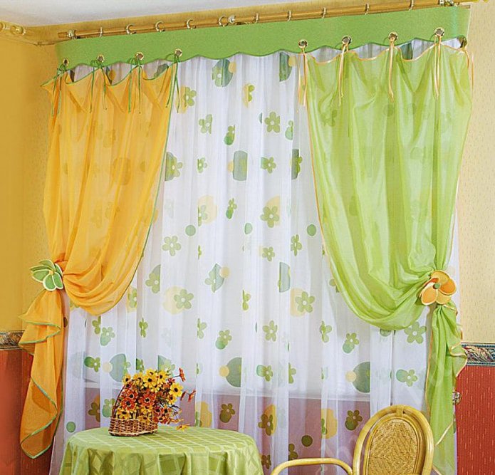Cortina amarillo-verde