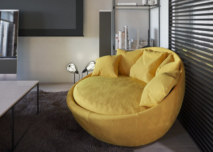 sofá amarillo ovalado en el Interior