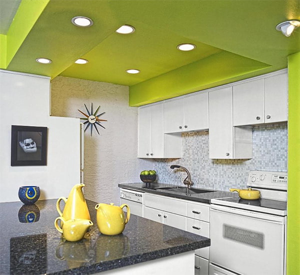 Cocina con techo verde