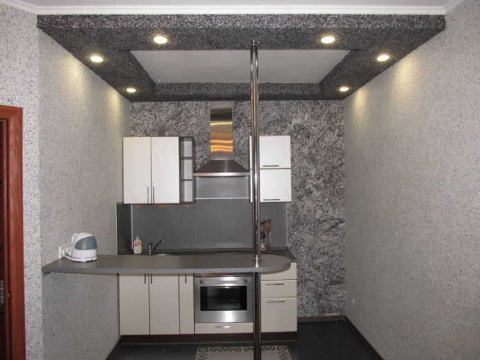 techo gris con papel pintado líquido en la cocina