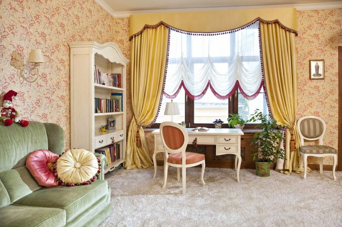 cortinas doradas en la habitación infantil