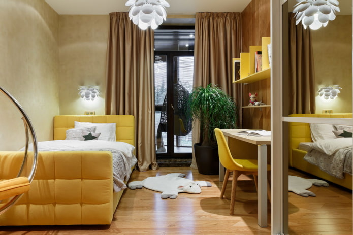 cortinas doradas en la habitación infantil