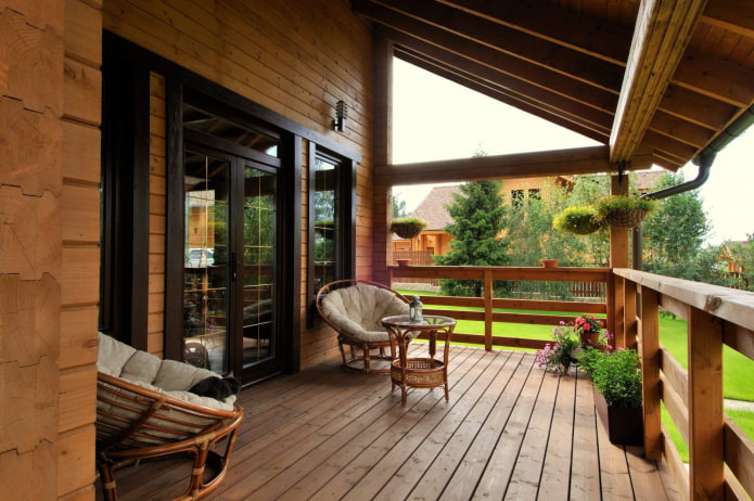 veranda junto a la casa