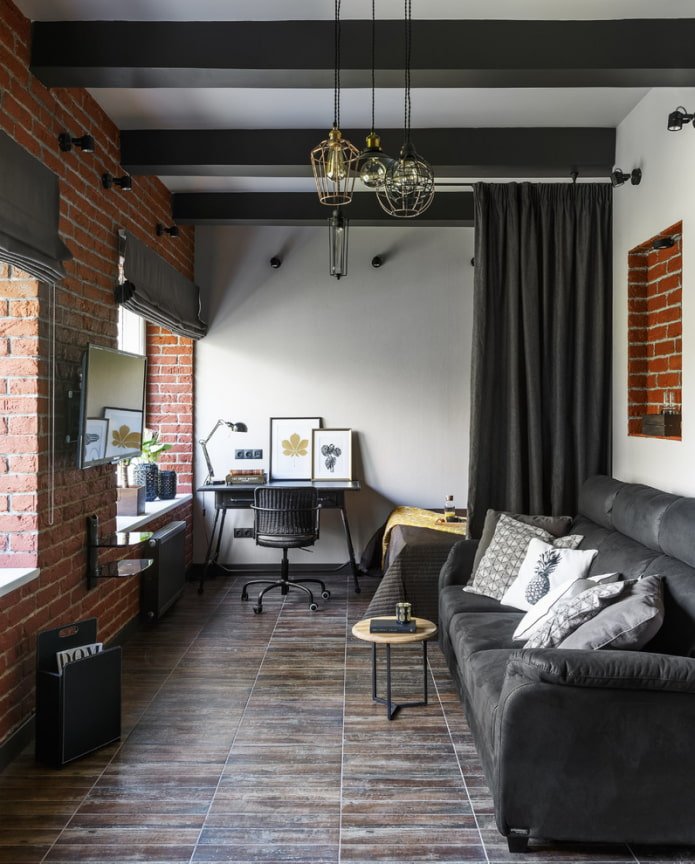 Estudio detrás de cortinas oscuras