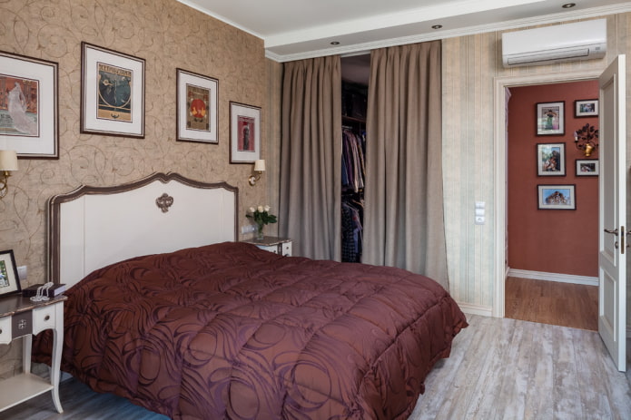 zonificación de un dormitorio con vestidor con cortinas